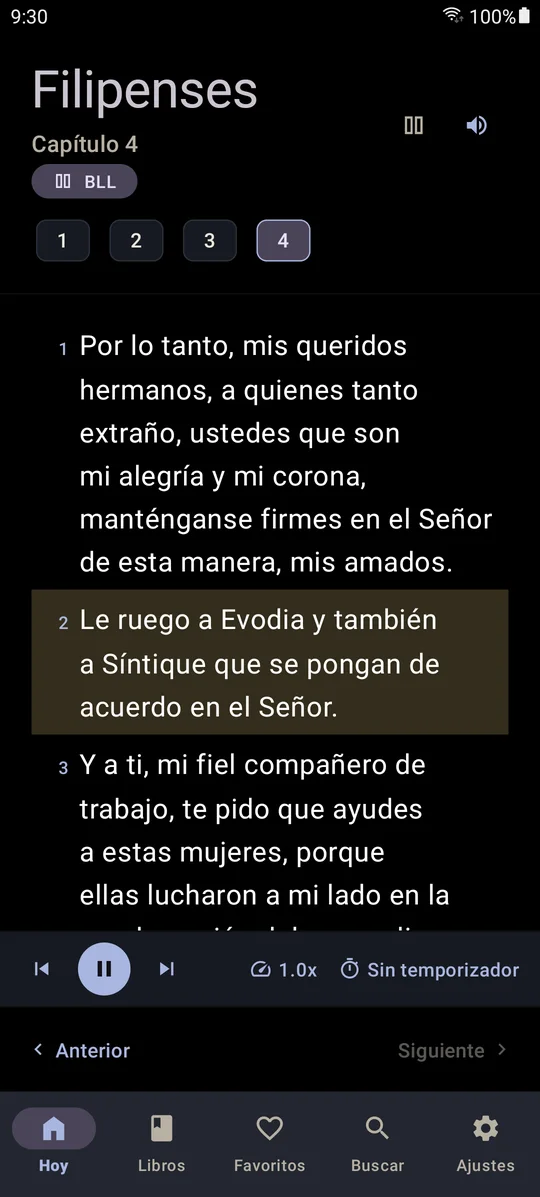 Lectura por voz en Filipenses 4: el versículo que está sonando aparece resaltado y abajo va el mini reproductor con velocidad y temporizador.